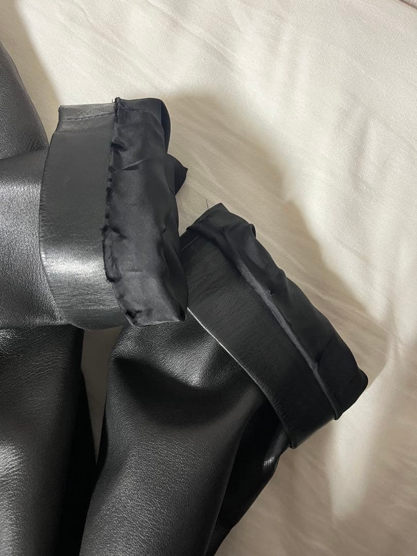 LOEWE ブラックレザーコート