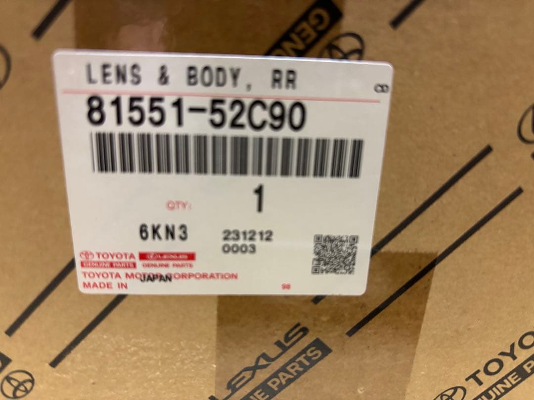 シエンタ NHP170G 右テールランプ 右テールレンズ
