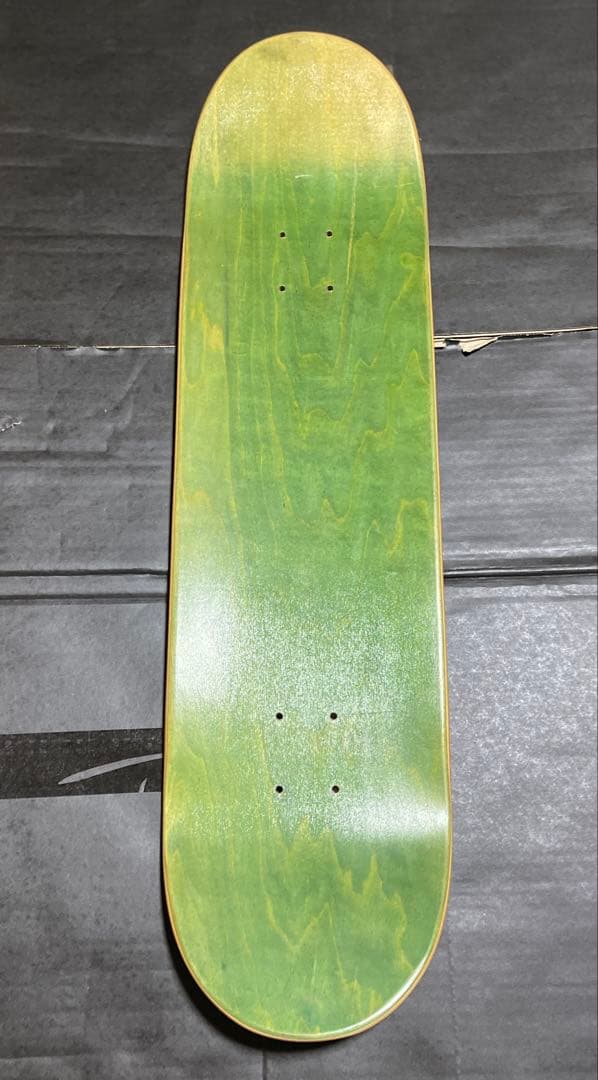 Mike Millsデザイン / SUBLIMINAL スケートデッキ A24