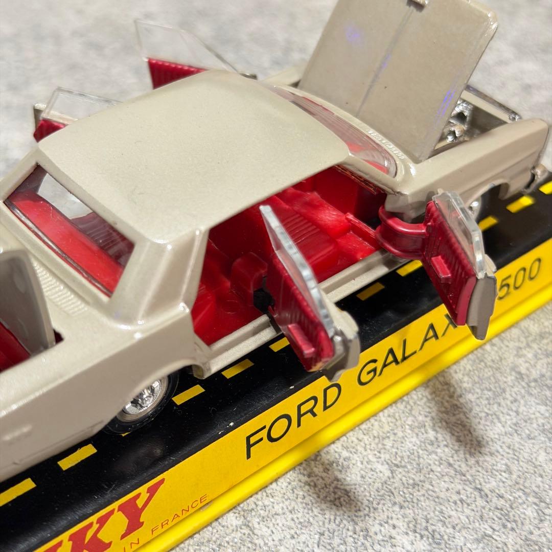 DINKY TOYS FORD GALAXIE 500 ミニカー