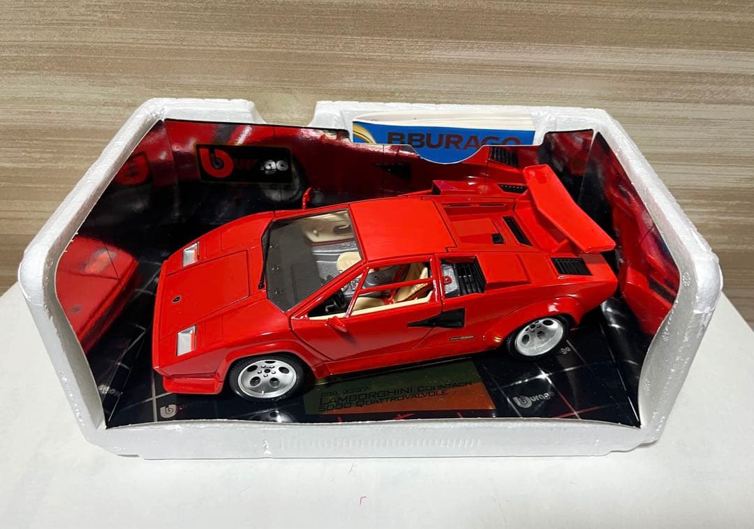 ブラーゴ 1/18 ランボルギーニ カウンタック　レッド