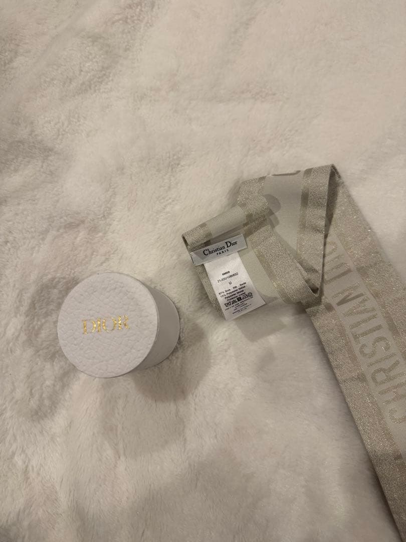 Dior ミッツァ スカーフ ホリデー　ホワイト　ゴールド