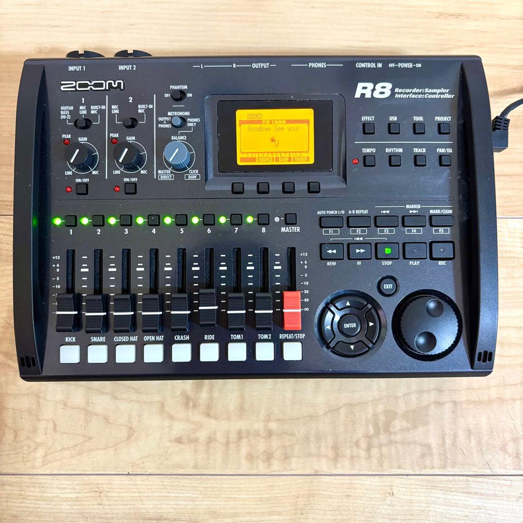 ZOOM R8 マルチトラックレコーダー　ズーム