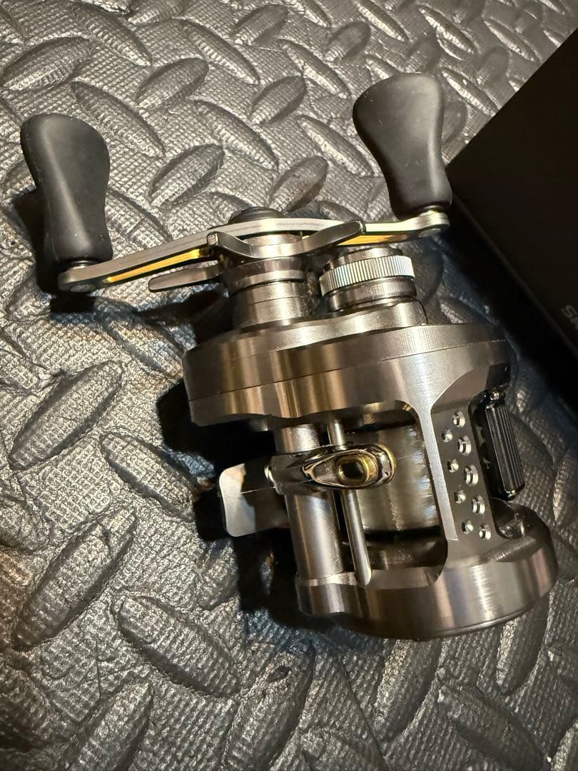 リール 23 SHIMANO CALCUTTA CONQUEST BFS XG