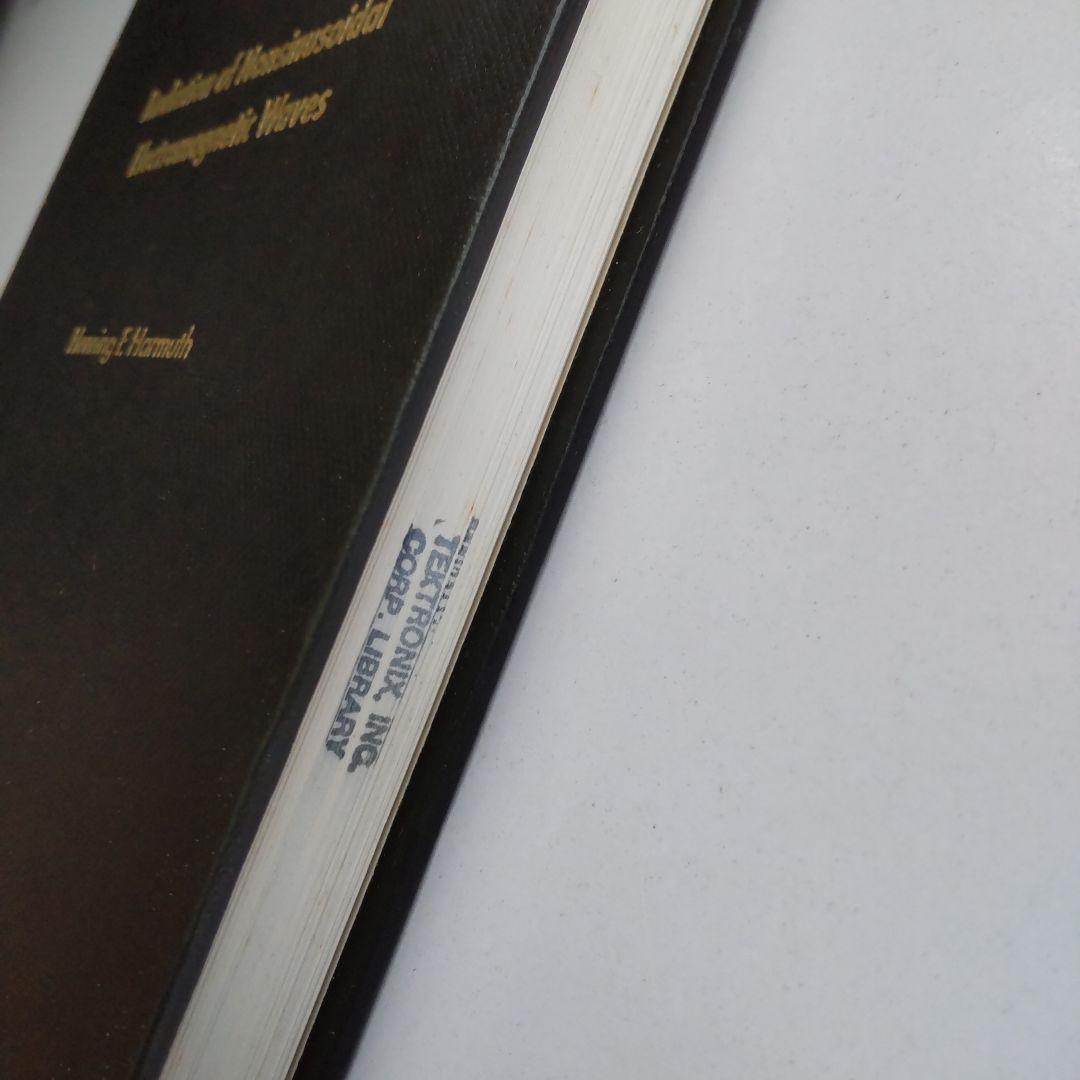 洋書 Radiation of Nonsinusoidal Electromag
