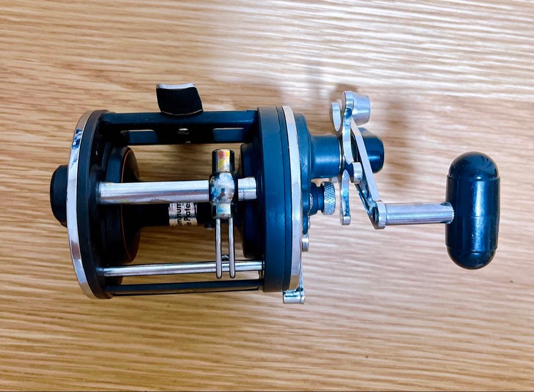 美品　Daiwa Sealine 27H ダイワ シーライン 手動 両軸リール