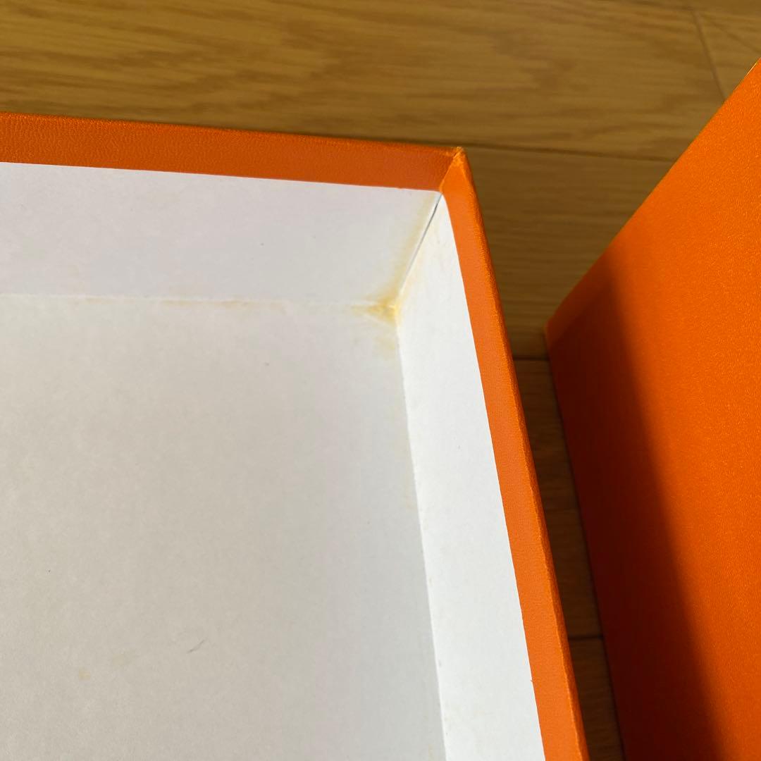 空箱です！　HERMES ギフト箱　約38×33×18センチ