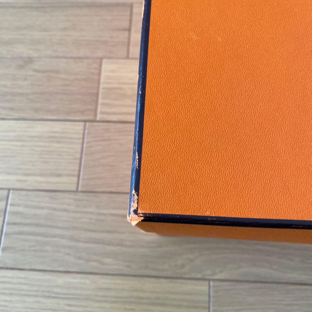 空箱です！　HERMES ギフト箱　約38×33×18センチ