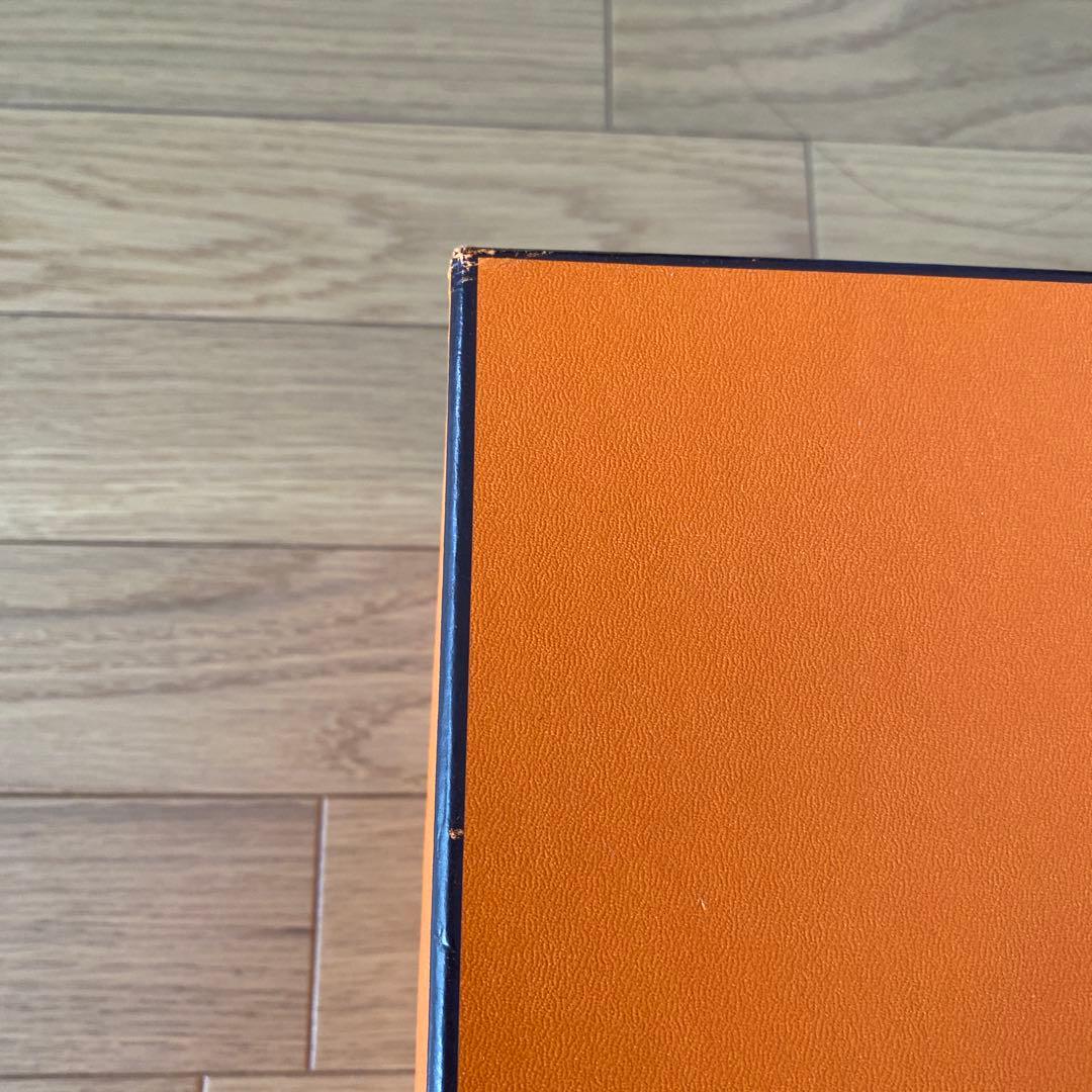空箱です！　HERMES ギフト箱　約38×33×18センチ