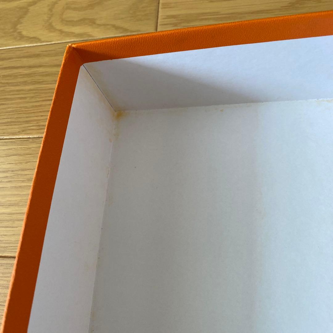 空箱です！　HERMES ギフト箱　約38×33×18センチ
