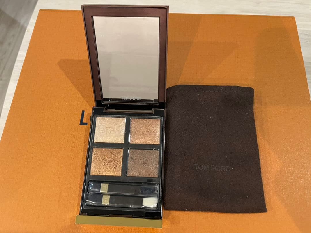 TOM FORD アイカラークォード　サスピション