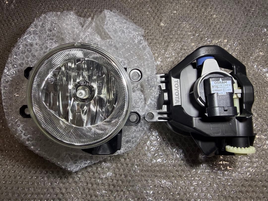 TOYOTA フォグランプ H16 12V 19W 新品