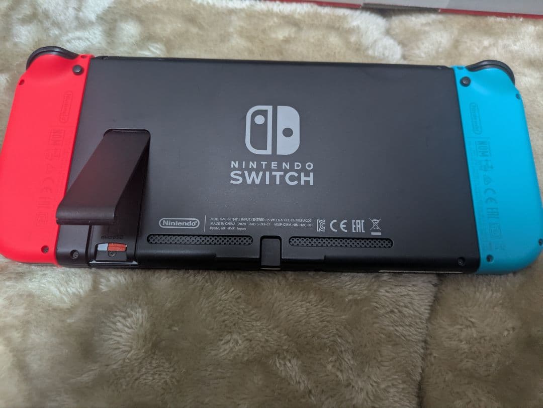Nintendo Switch 本体、128GBメモリー・画面保護フィルム付き