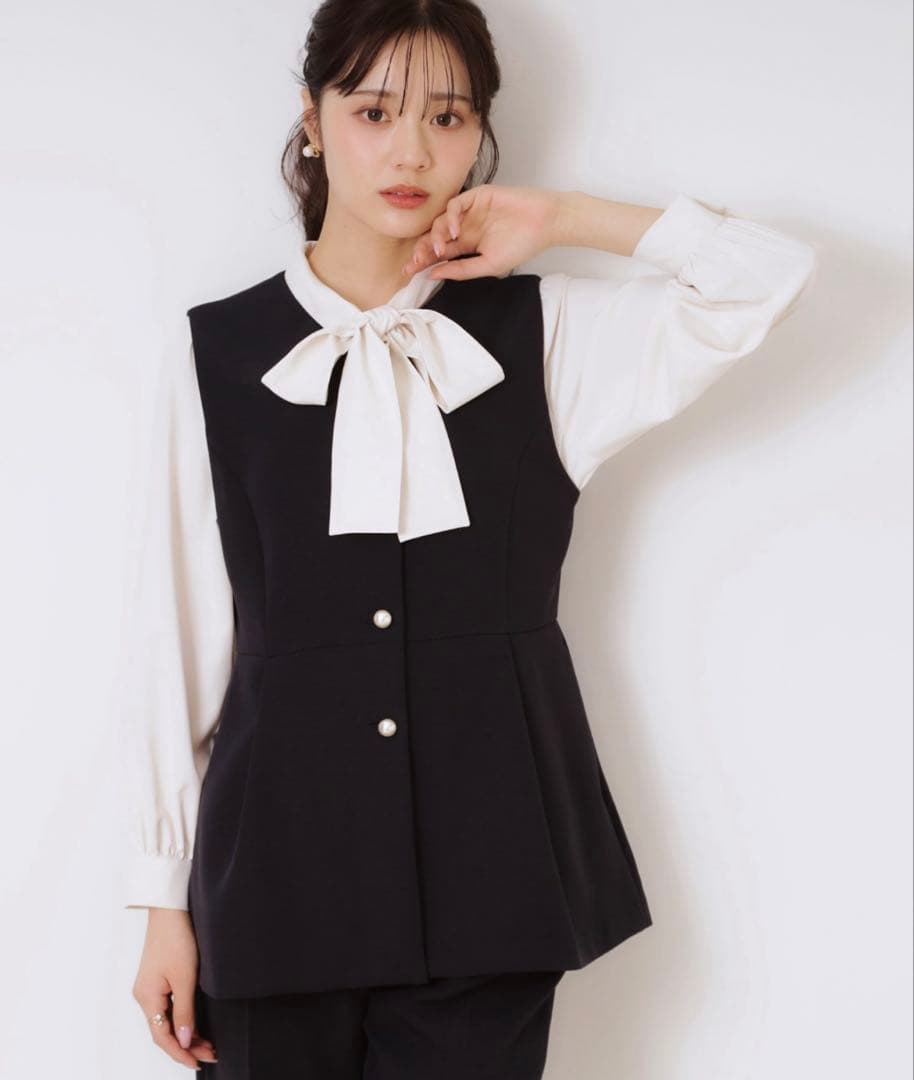 美品 25SS クチュールブローチ ダブルクロスペプラムジレ ハレの日 ネイビー