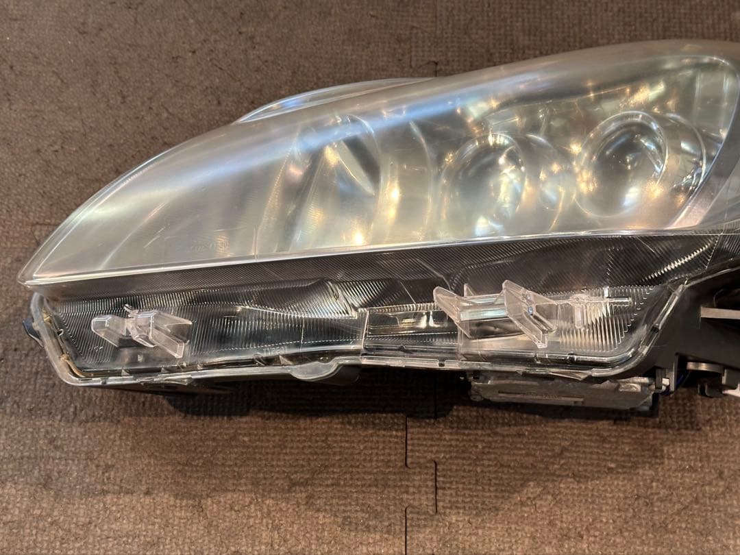 トヨタ 30プリウス 前期 純正ヘッドライト 左右セット