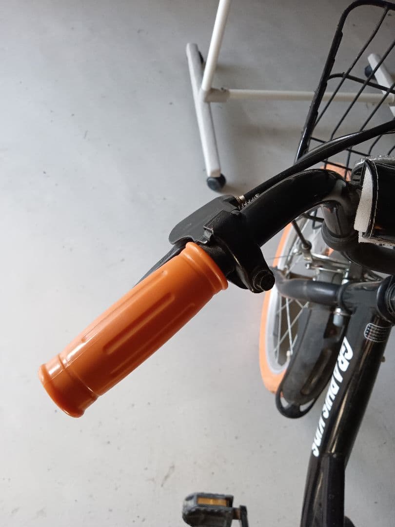 18インチ　男の子　GRAPHIS キッズ自転車 黒/オレンジ/黄色