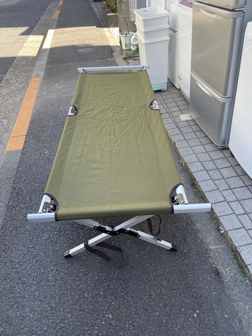 Qualz製の便利な折りたたみ式コット