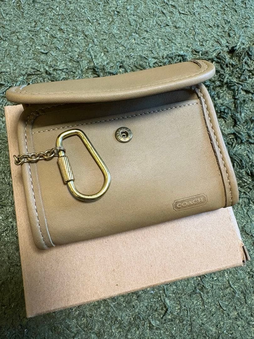 COACH ベージュ キーケース カラビナ付き　未使用
