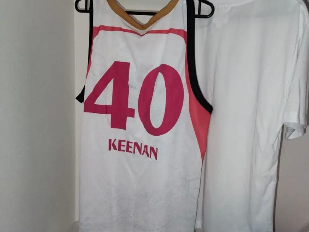 ジャスティン・キーナン1000ポイント達成Tシャツユニフォームのセット