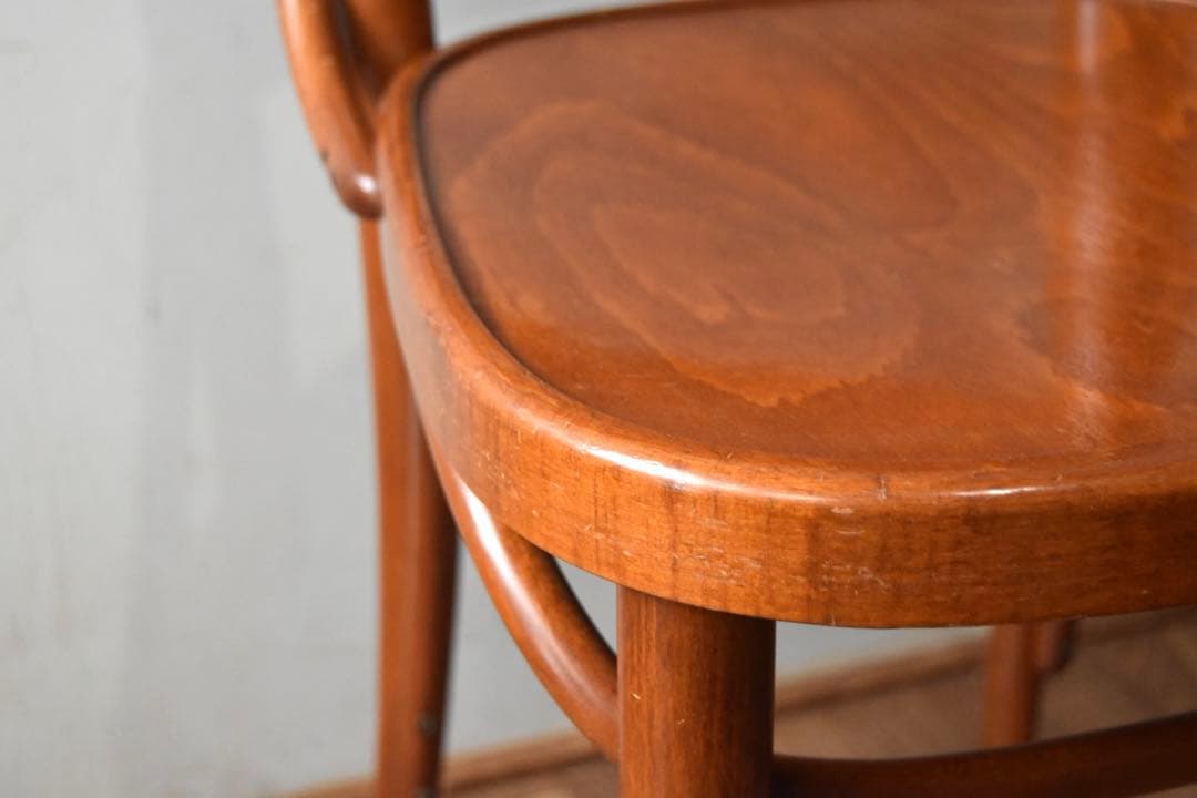 Bentwood chair ④