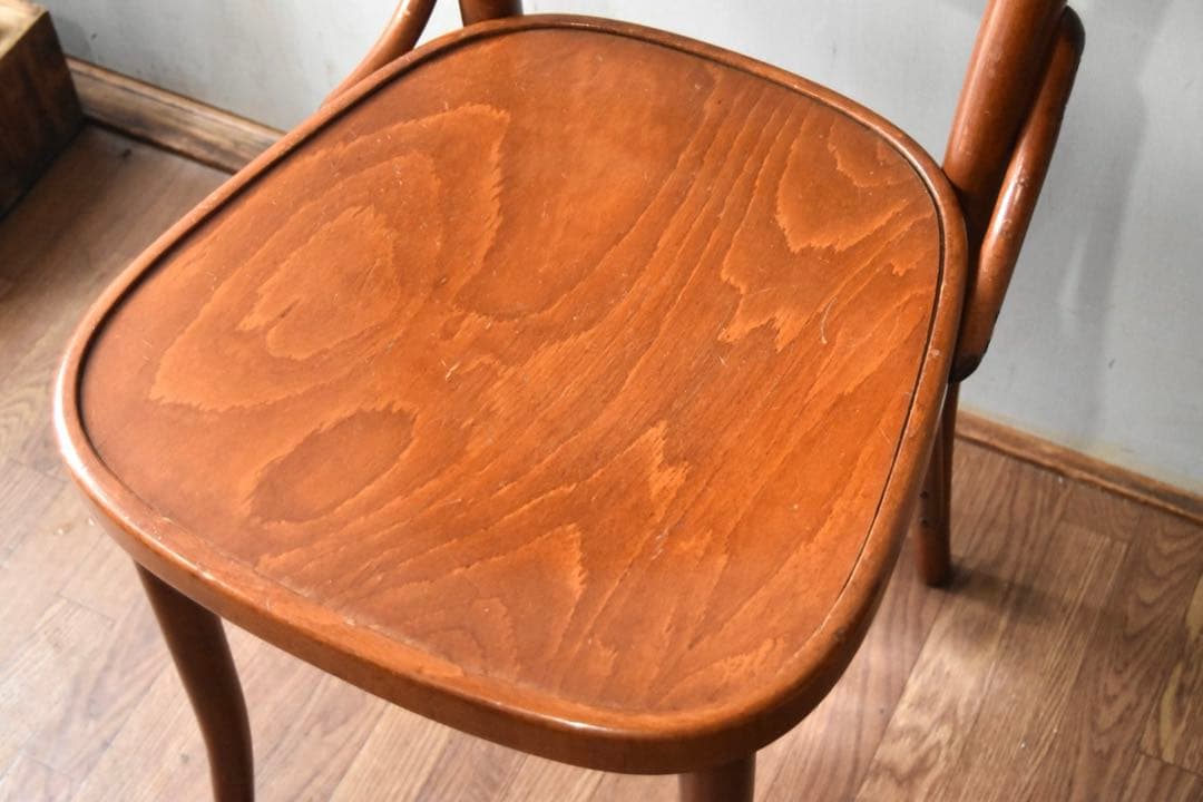 Bentwood chair ④
