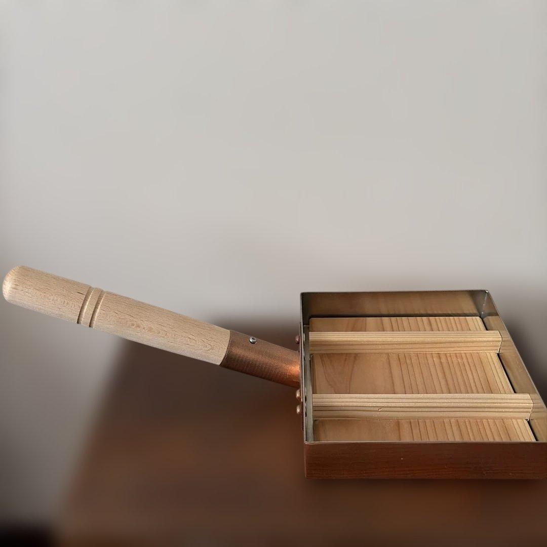 新品・銅製　卵焼き器 木製ハンドル付き