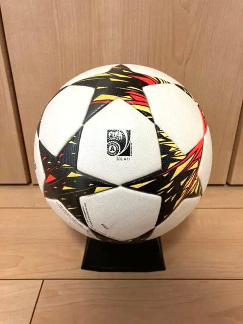 2014 2015 フィナーレ　サッカーボール　アディダス  公式球　５号球