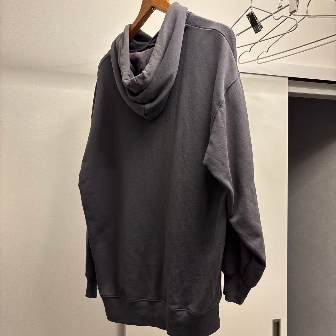 acne studios 大きめの作りです。