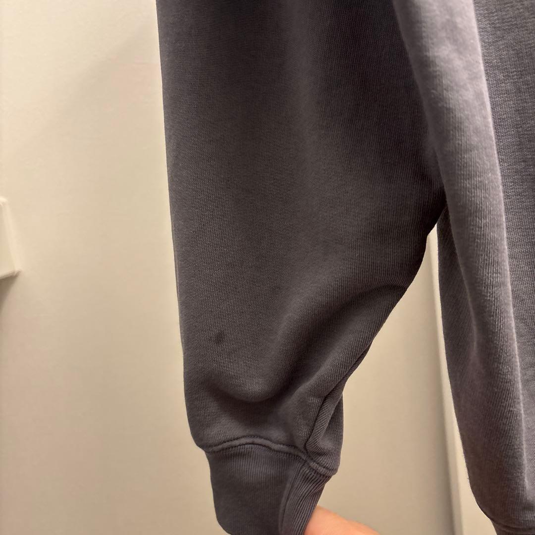 acne studios 大きめの作りです。