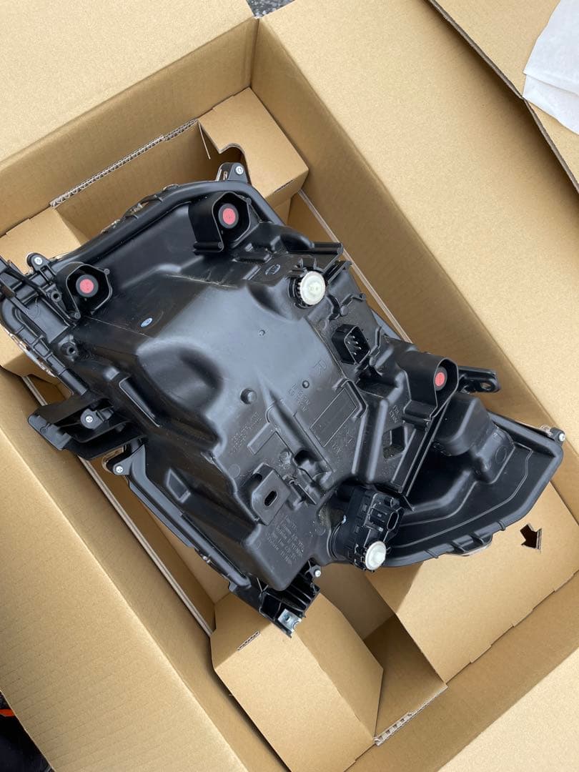 ダイハツ純正　タントカスタム　LA650S ヘッドライト　右