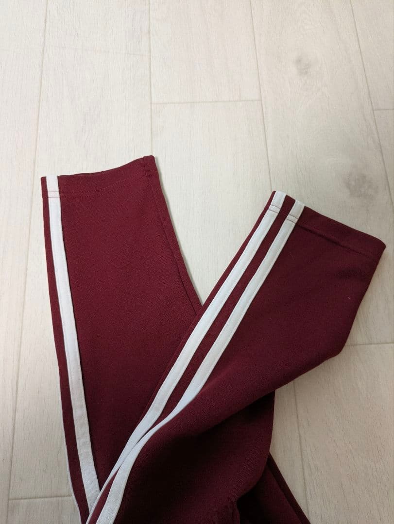 adidas バーガンディ ジャージパンツ