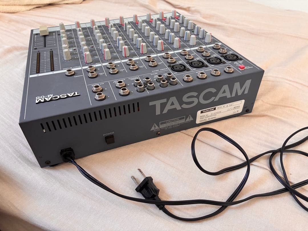 TASCAM M-08 アナログミキサー