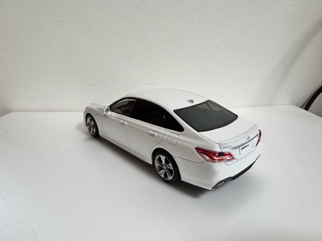 か*つ様 トヨタ クラウン ミニカー カラーサンプル 1/30