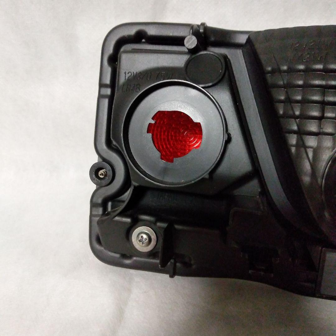 ダイハツ ハイゼット S710V 右テールレンズ テールランプ