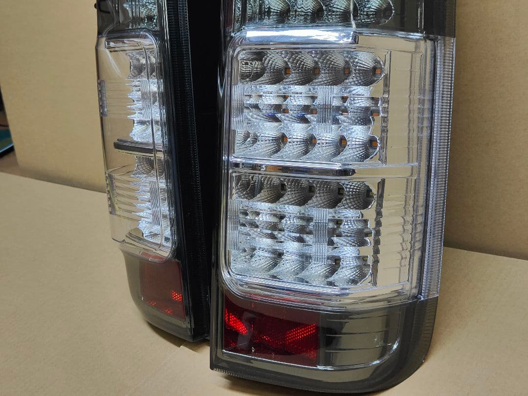 新品 ハイエース テールランプ 純正風 シーケンシャル スモーク LED