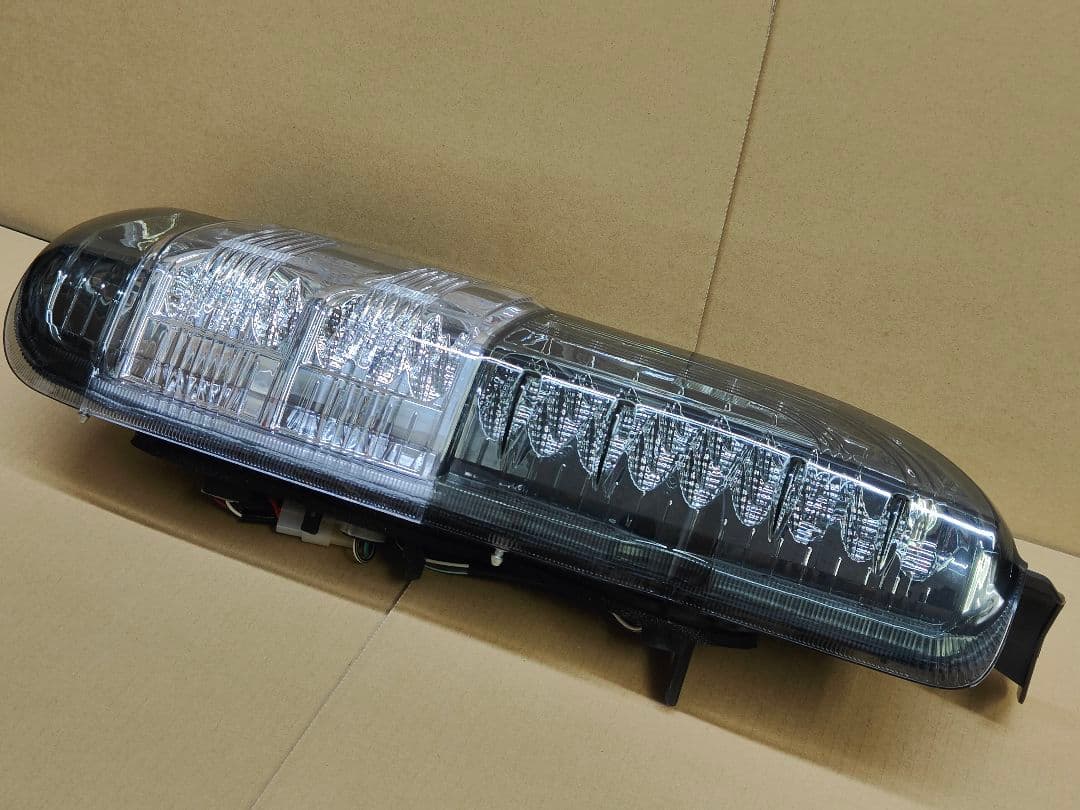 新品 ハイエース テールランプ 純正風 シーケンシャル スモーク LED