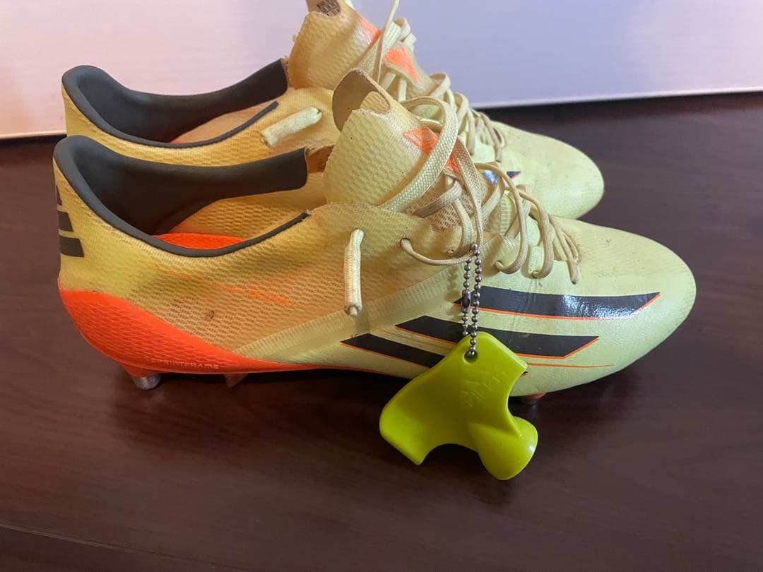 adidas イエロー/オレンジ スパイク