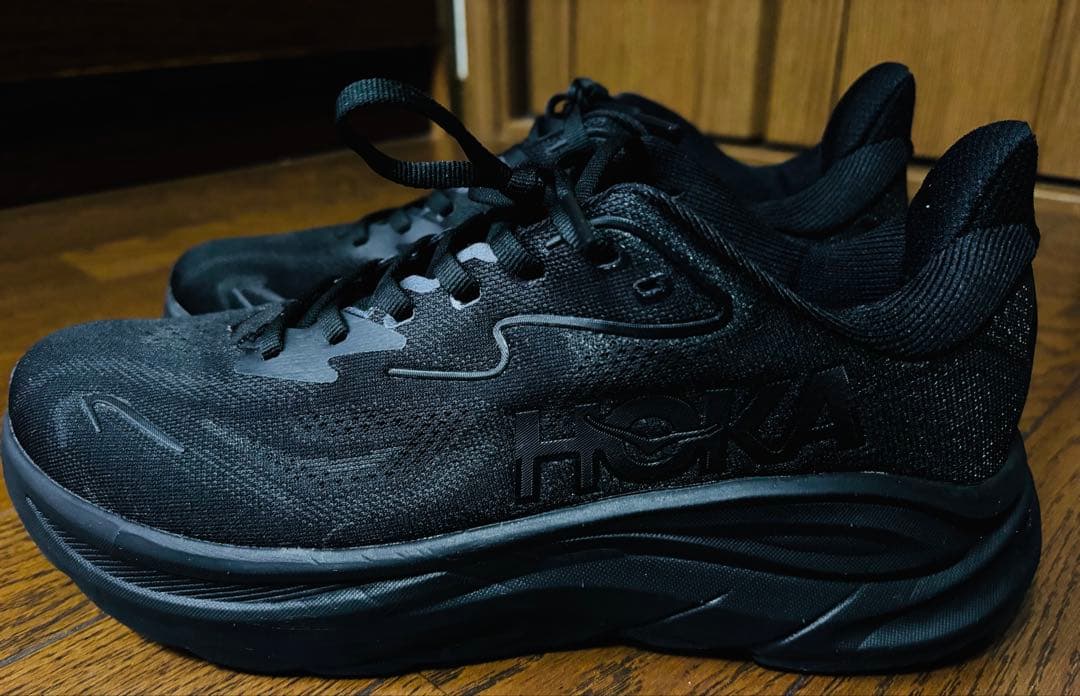 美品　Hoka ホカオネオネ クリフトン10スニーカー 26cmブラック