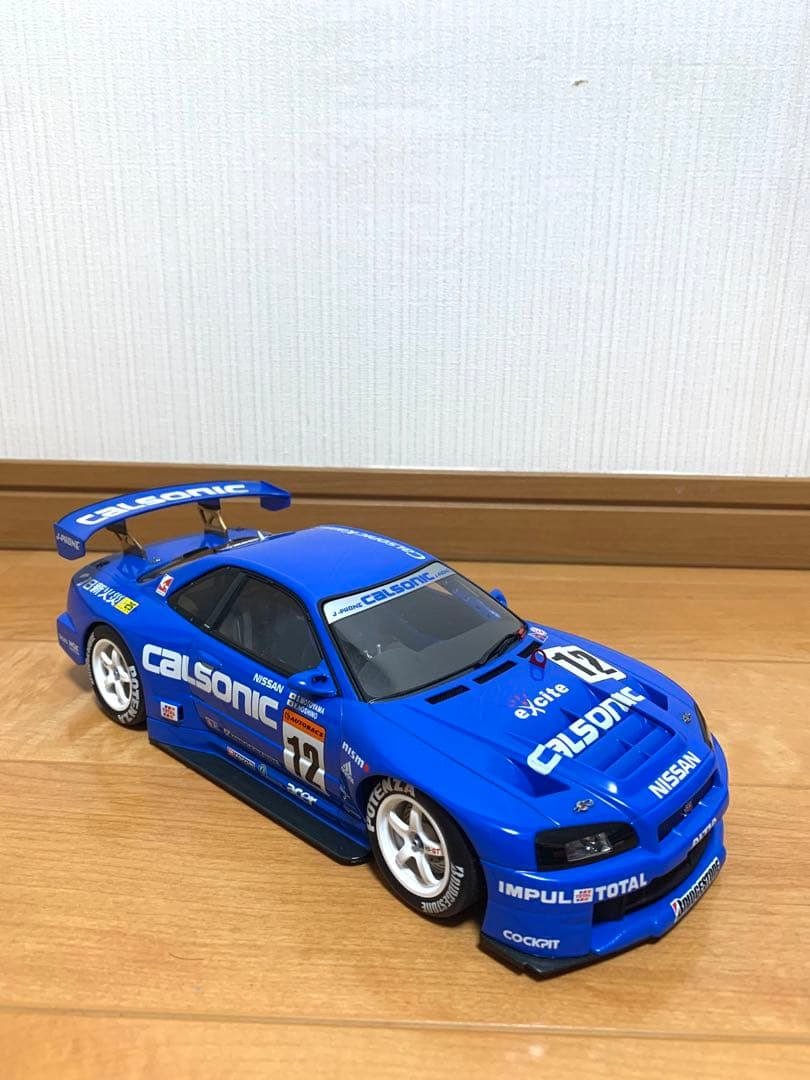 ミニカー AUTOart Calsonic Nissan GT-R 1/18