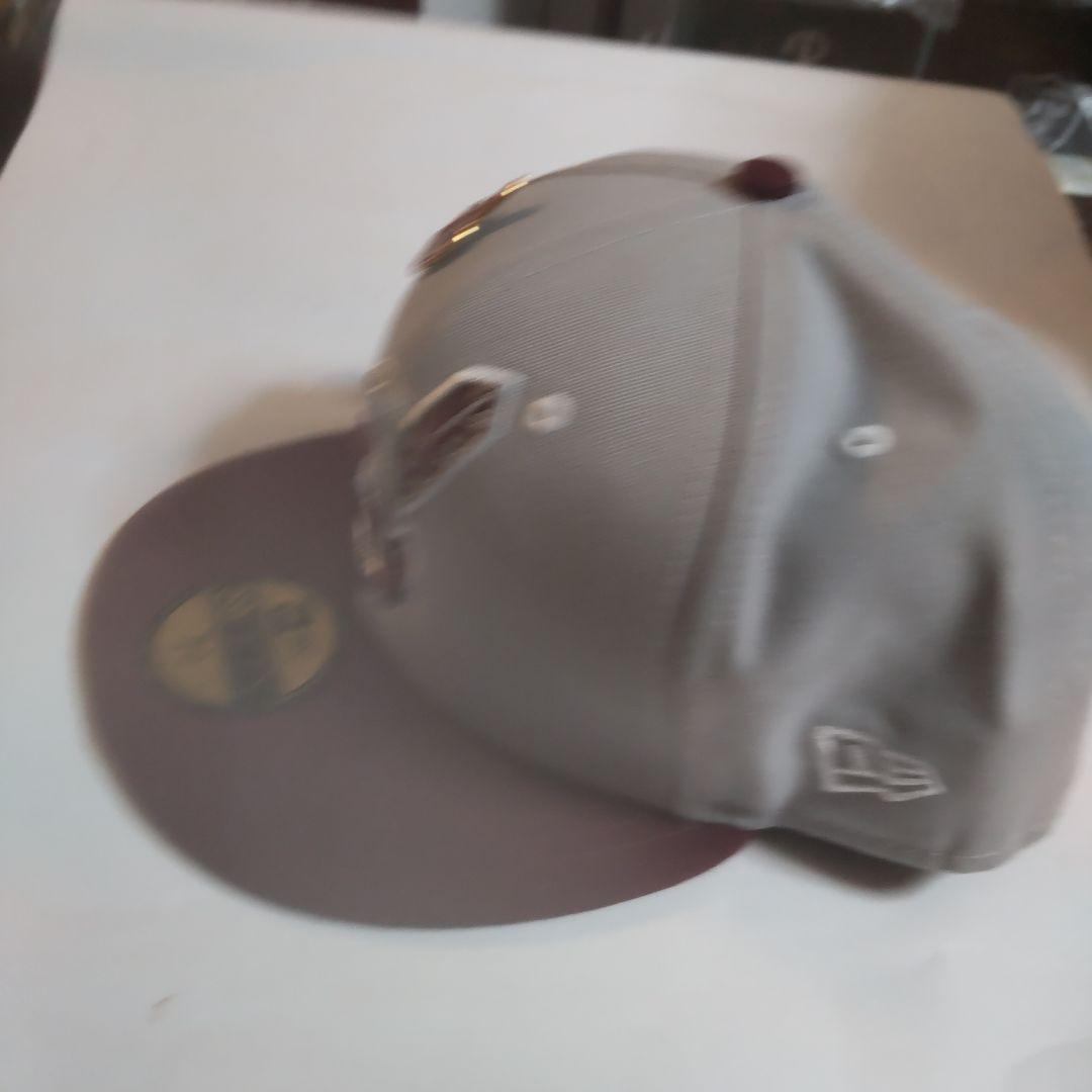 New Era 59FIFTY キャップ 7 3/4 グレー/バーガンディ歯飾り