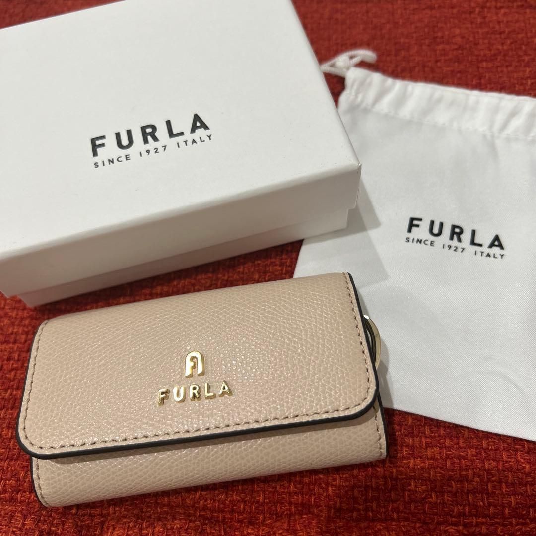 新品　FURLA ベージュ レザー キーケース