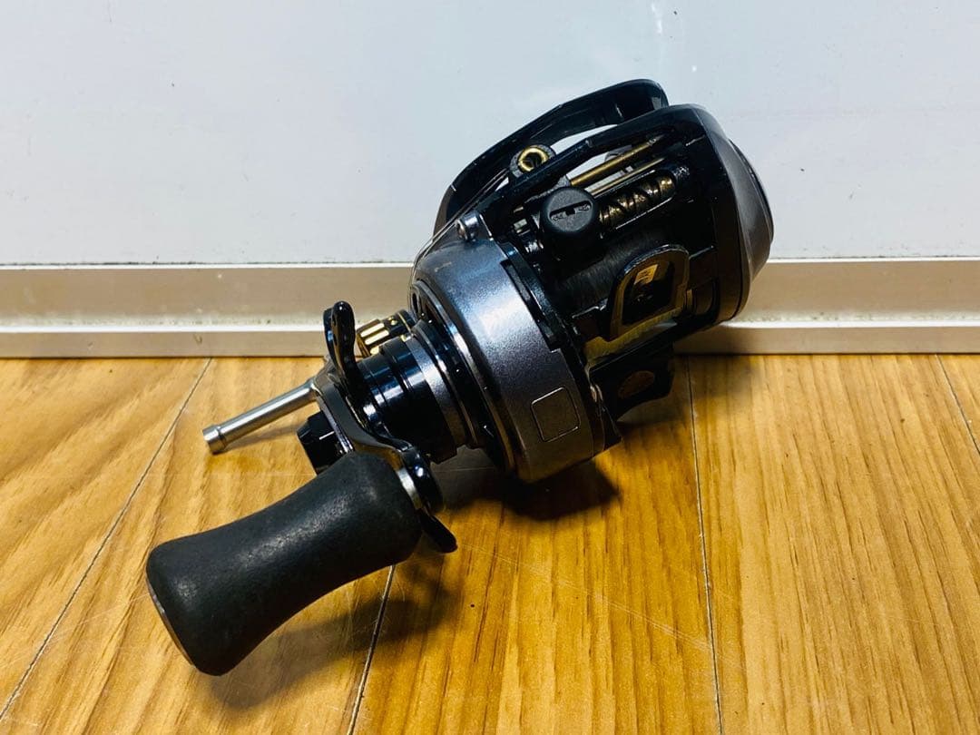 REVO LC ベイトリール 右ハンドル