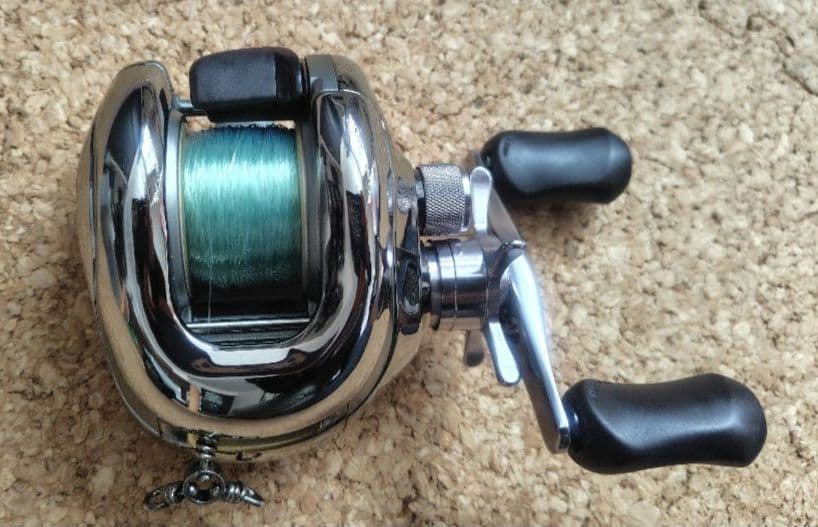 SHIMANO Scorpion ANTARES左、DaiwaEMBLEM-X
