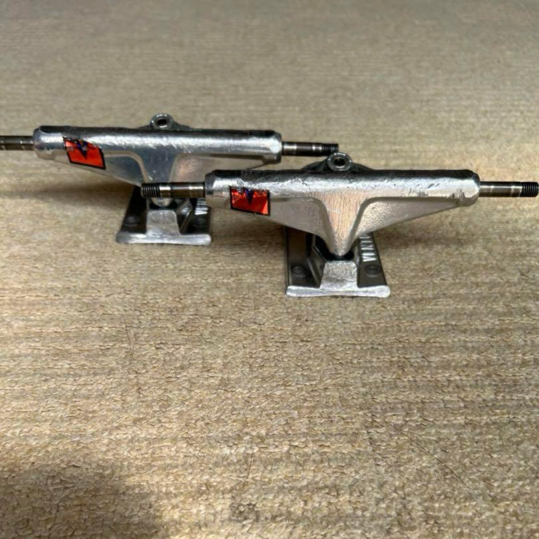 スケボー　サンタクルーズ　ベンチャー　ボーンズ　コンプリート　8.0インチ