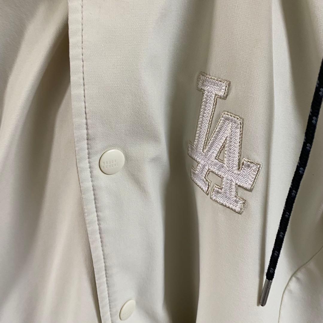 MLB ドジャース　フーディ中綿ダウンコート　フード着脱可能　クリームホワイト