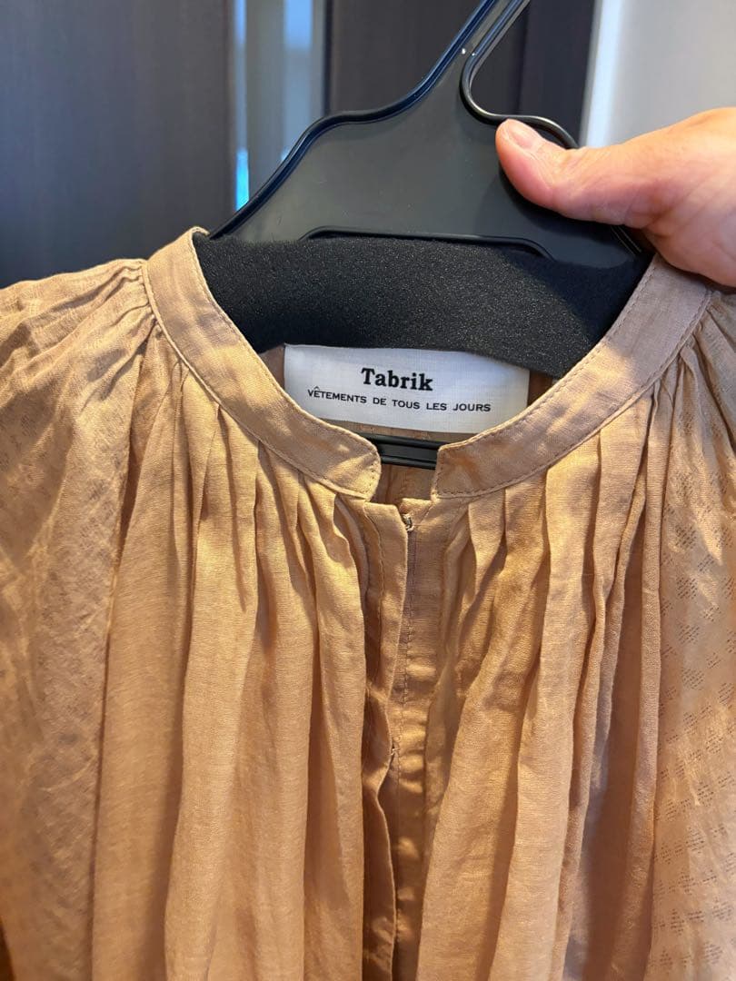Tabrik タブリク　箔プリントギャザーブラウス