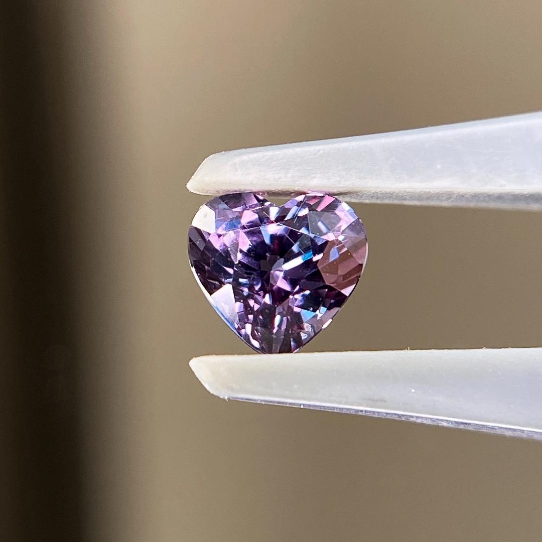 青地☆ベキリーブルーガーネット（アレキタイプ・カラーチェンジ）0.640ct