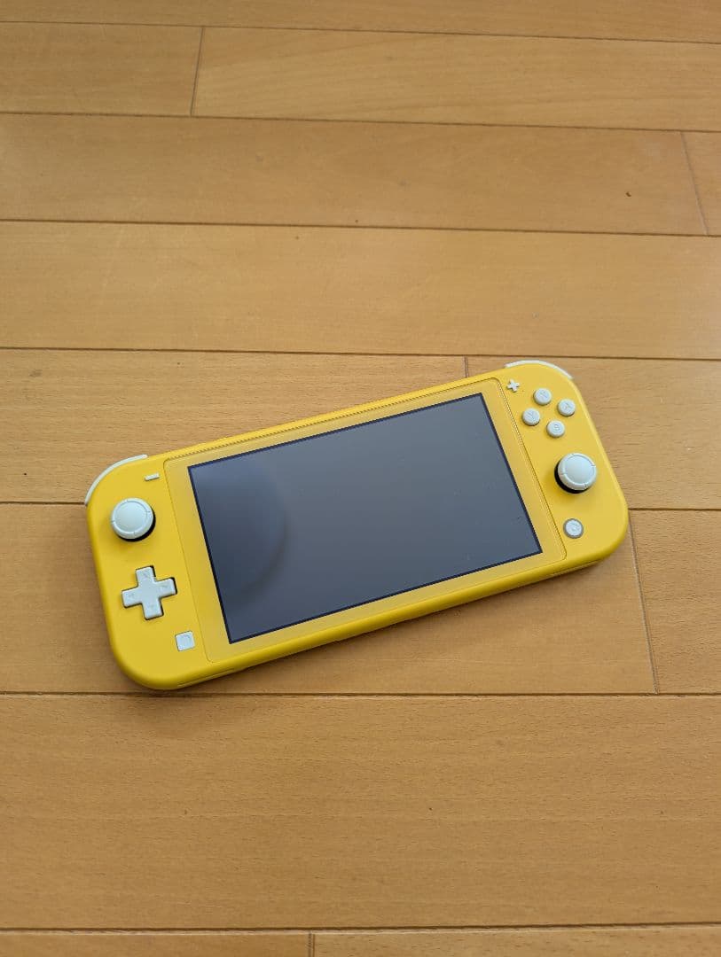 ​【完備品・美品】Nintendo Switch Lite イエロー ケース付