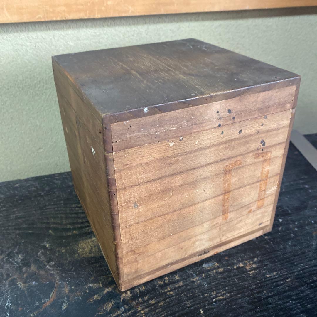 専用　中国古玩　青磁魚文器　10cm8cm
