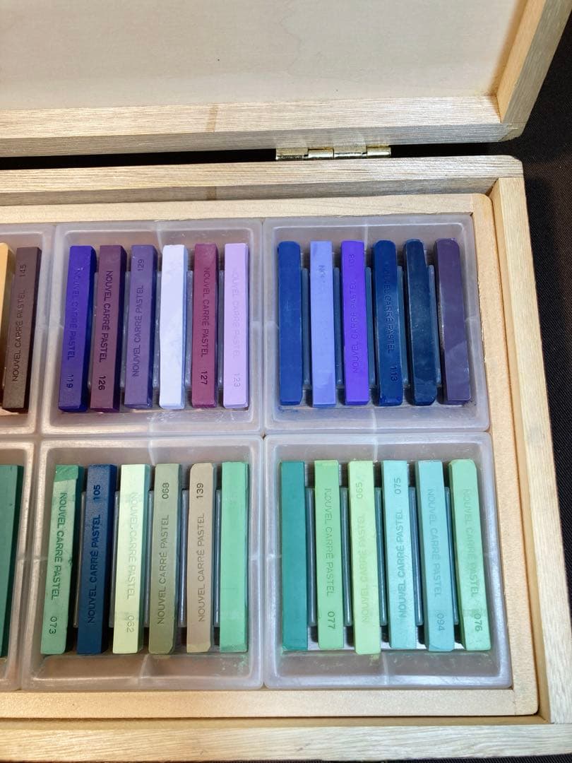 NOUVEL CARRE PASTEL 96色　木箱入り